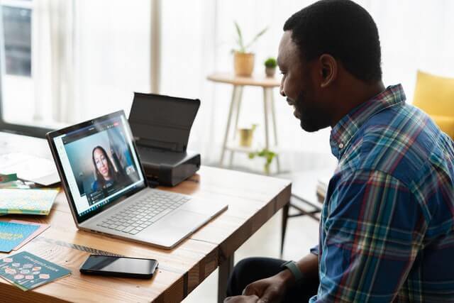 Remote Team Management for Startups: Effective Distance Leading 4 Although remote team management has many advantages, it also comes with its own set of challenges.