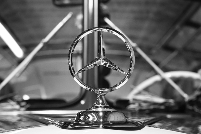 9 types of logos to inspire your next design (Examples Included) 7 classic emblem logo of Mercedes-Benz