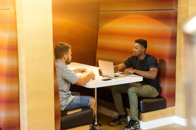 Going Freelance for Motion Graphic Designers 1 motion graphic designers freelancing together
