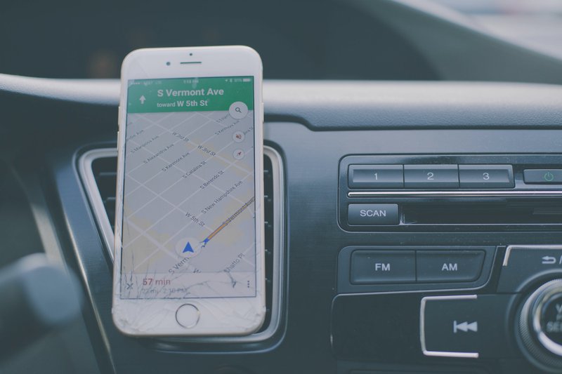 The 5 Most Common User Experience Issues with Mobile Apps 2 unsplash image e1534e2bab244195d4e74c26b175bfc8 800