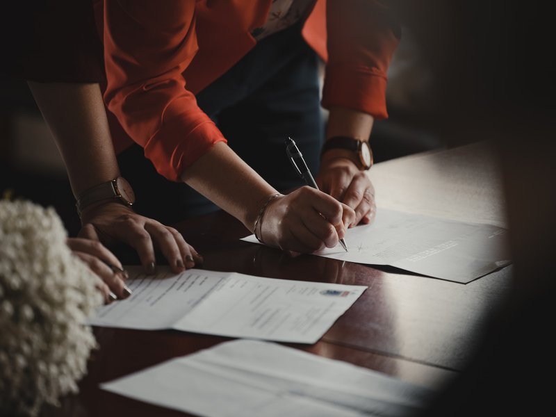 How to Pay Designers Abroad Safely: Avoid Fraud, Scams and Fees 3 unsplash image e473b53f151b557e505996154fb26e16 800