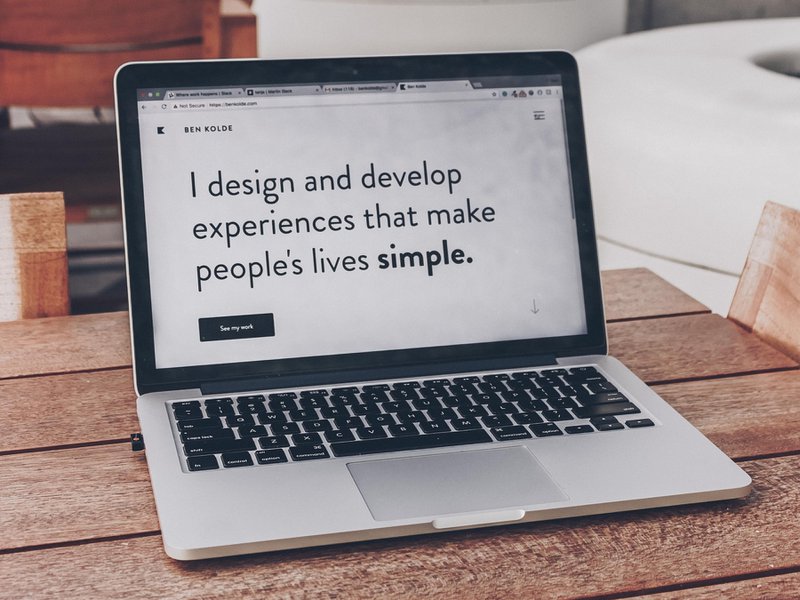 Why Should You Hire A Freelance Website Designer For Your Startup? 1 A freelance website designer is someone who help develop experiences that make people's lives simple.